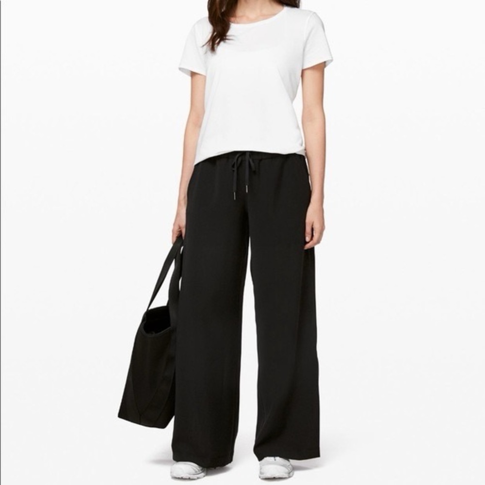 Lululemon On The Fly Pant *Wide Leg Woven 31.5" - Size 6 - Like New